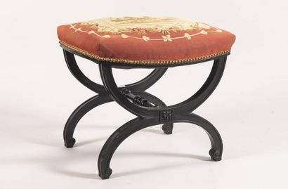 Tabouret curule en hêtre teinté, piètement...