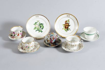 Ensemble d'objets de table en porcelaine...