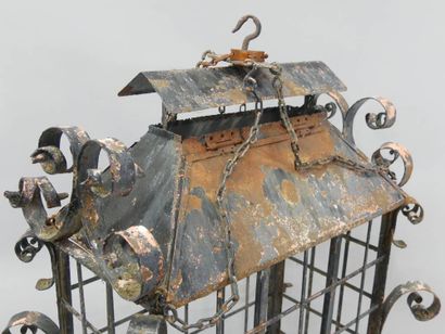 Cage en fer et tôle ?. Travail tardif
(les...