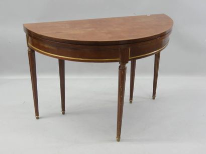 Table demi-lune en acajou et placage XIXe...