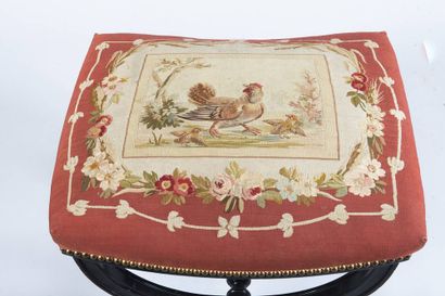 Tabouret curule en hêtre teinté, piètement...