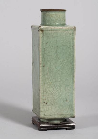CHINE - XIXe siècle
Vase quadrangulaire en...