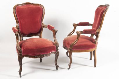 Paire de fauteuils mobiles en acajou et placage,...