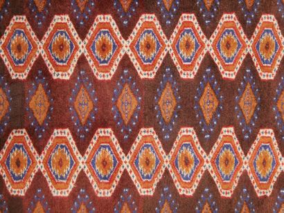 Petit tapis insolé en laine à 26 motifs
150...