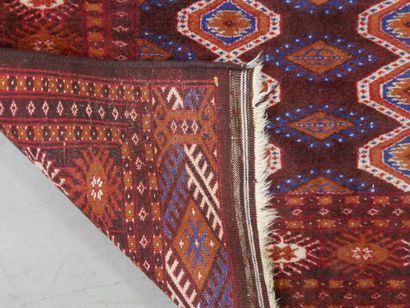 Petit tapis insolé en laine à 26 motifs
150...