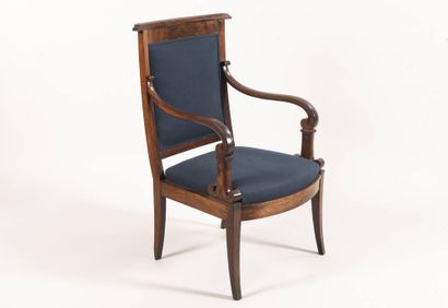 Fauteuil en acajou et placage, tissu bleu,...