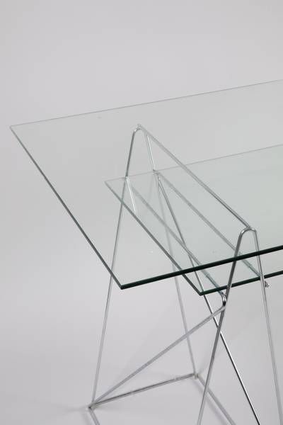MOBILIER CONTEMPORAIN
Bureau en verre composé...