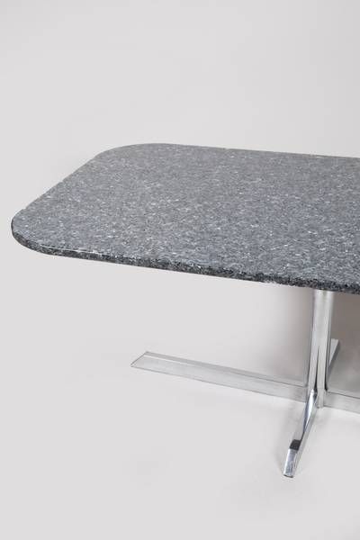 MOBILIER CONTEMPORAIN
Table de salle à manger...
