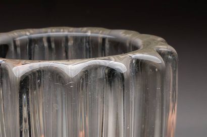 Pierre D'AVESN (1901-1990). 
Vase en cristal...