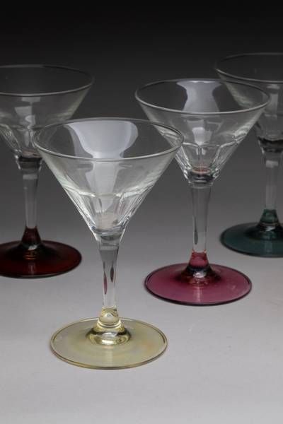TRAVAIL DU XXe SIECLE
Suite de 6 verres colorés...