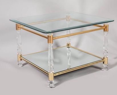 TRAVAIL MODERNE
Une table d'appoint à un...