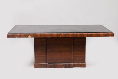 TRAVAIL DES ANNÉES 1930
Mobilier de salle...