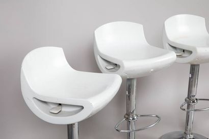 MOBILIER CONTEMPORAIN 
Suite de trois tabourets...