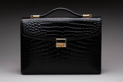FRANCE XXe siècle - Ensemble en cuir façon...