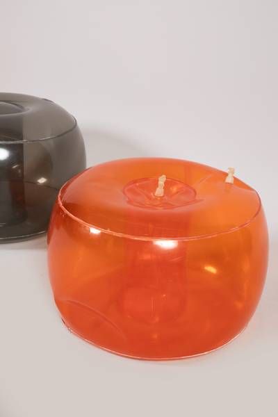 TRAVAIL DES ANNÉES 1970
3 poufs gonflables...