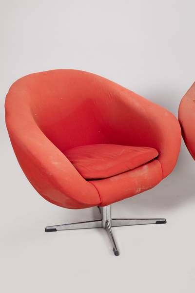 Paire de fauteuils en polystyrene expansé...