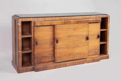 TRAVAIL DES ANNÉES 1930
Mobilier de salle...