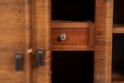 TRAVAIL DES ANNÉES 1930
Mobilier de salle...
