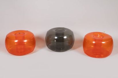 TRAVAIL DES ANNÉES 1970
3 poufs gonflables...