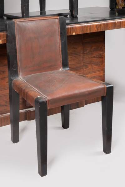 TRAVAIL DES ANNÉES 1930
Mobilier de salle...