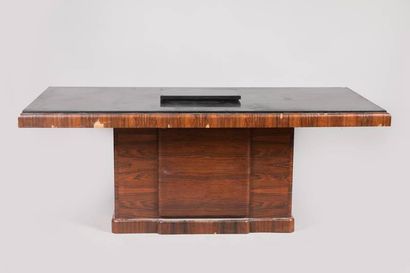 TRAVAIL DES ANNÉES 1930
Mobilier de salle...