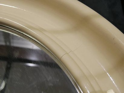 Miroir rond laqué blanc
(fêle)
diam : 66...
