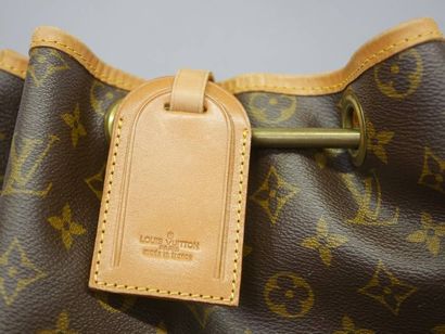 LOUIS VUITTON - Très grand sac de voyage...
