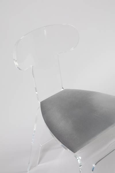 DANS LE GOÛT DE ROMÉO 
Chaise en altuglas.
L'assise...