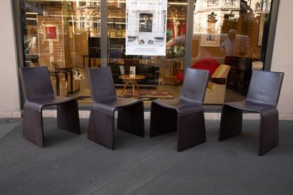 PORADA ÉDITEUR
Suite de 4 chaises entièrement...