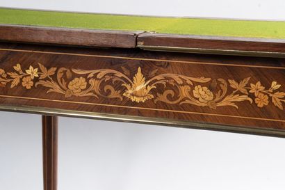 Table à jeux portefeuille en placage et palissandre...
