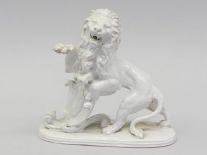 Lion in cream glazed earthenware in the Lunéville...