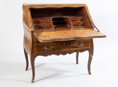 Bureau de pente formant commode en bois de...