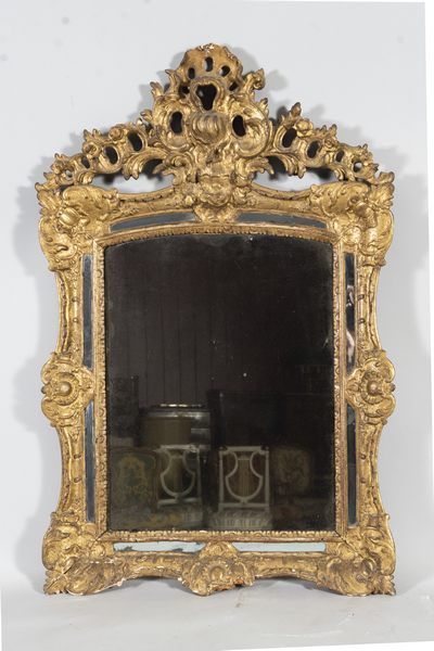 Gilded and carved wood mirror decorated with...