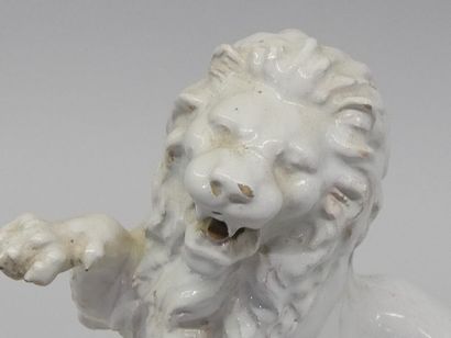 Lion in cream glazed earthenware in the Lunéville...