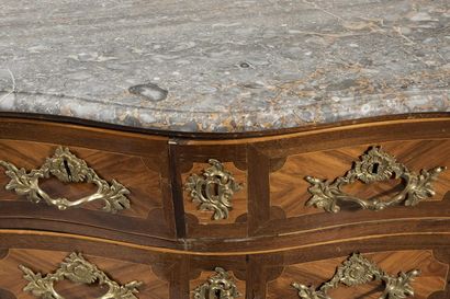 Rosewood and amaranth veneered chest of drawers...