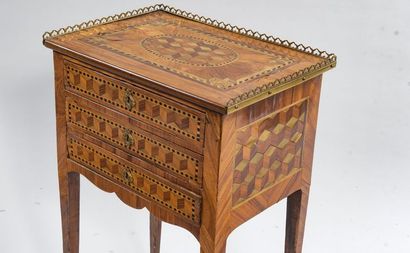 Table de salon en bois de placage et marqueterie...