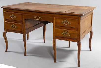 Bureau plat à caissons en merisier reposant...