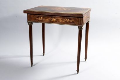 Table à jeux portefeuille en placage et palissandre...