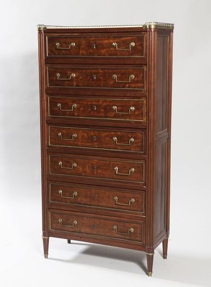 Semainier in mahogany and veneer, round fluted...