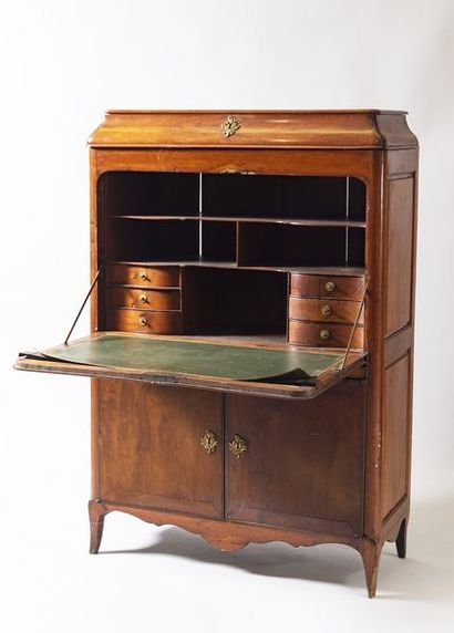 Walnut doucine desk opening to 1 drawer,...