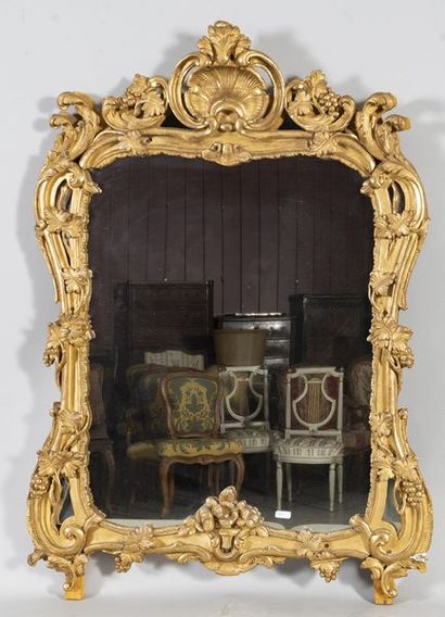 Miroir à parcloses dans un encadrement en...