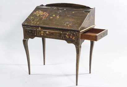 Sloping desk in green lacquered wood with...