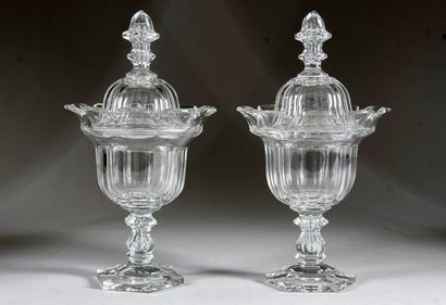 Paire de drageoirs en cristal taillé. XIXe...