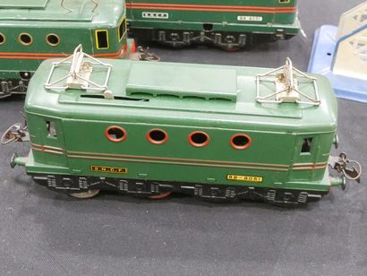 JEP and HORNBY - Large lot of 0 gauge trains...