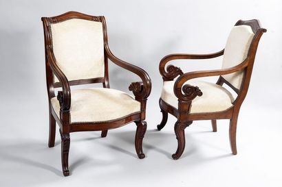 Paire de fauteuils en acajou et placage,...