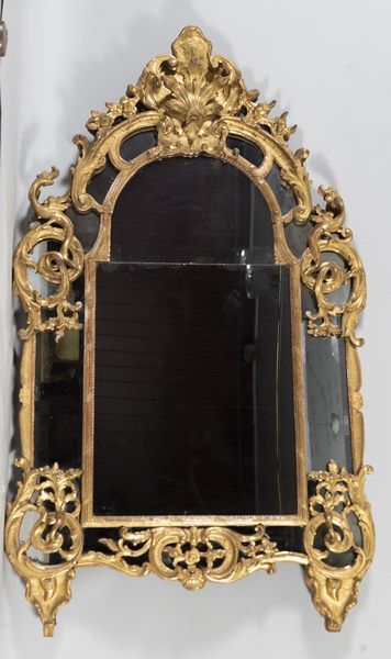 Miroir dans un encadrement à parcloses en...
