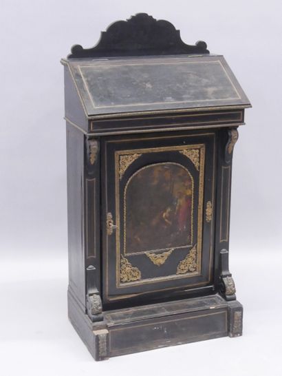 Oratory in blackened wood veneer, brass fillets...