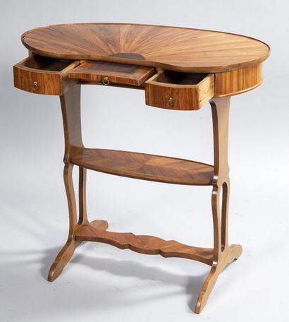 Table rognon et bois de placage et marqueterie....