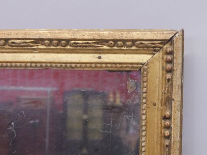 Miroir rectangulaire à décor de frises sur...