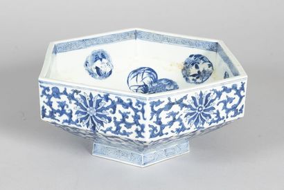 JAPON, Imari - Epoque MEIJI (1868 - 1912)
Jardinière...
